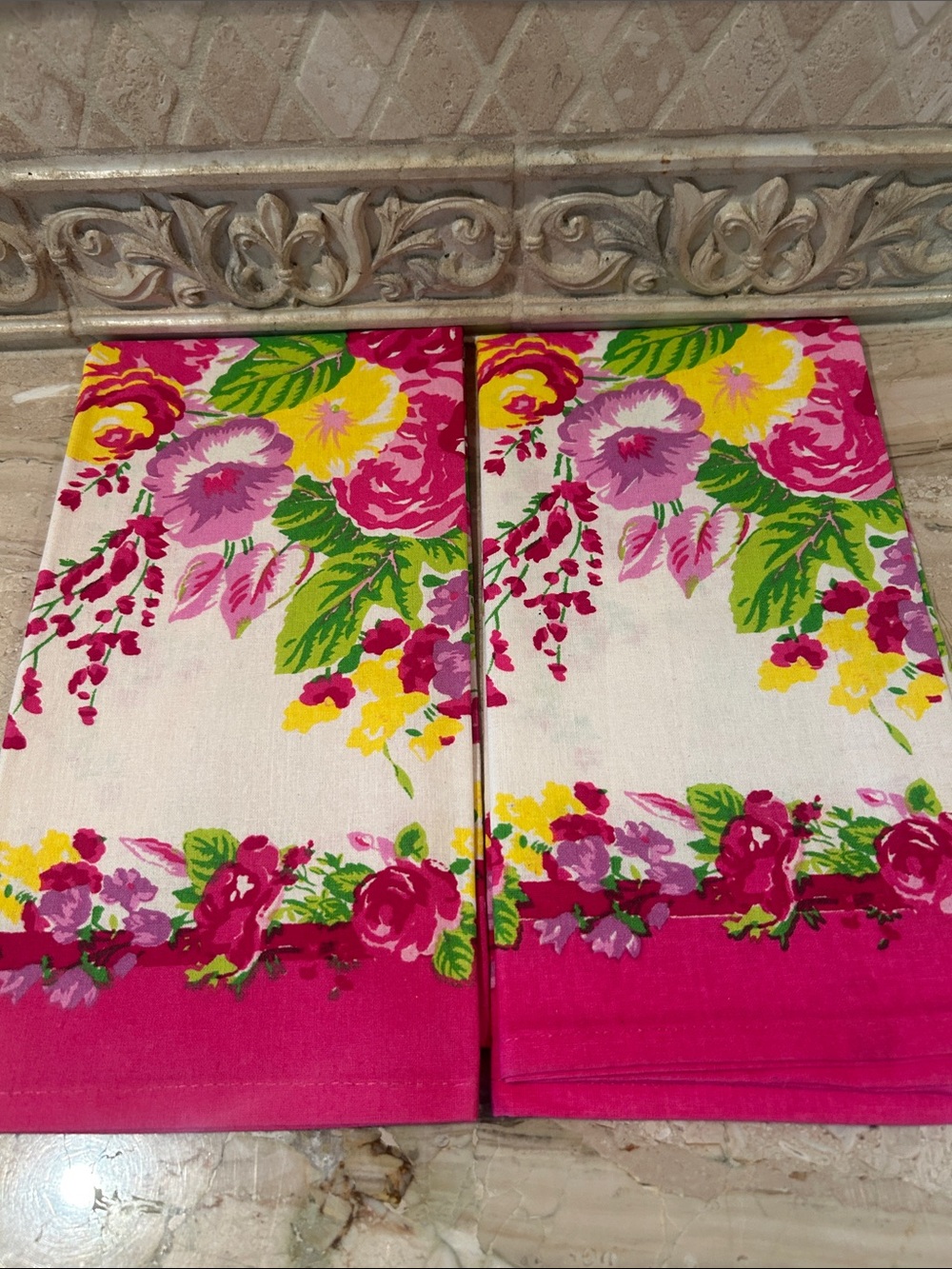 NWT Set of 4 April Cornell Bright Pink Floral Cotton Napkins RARE